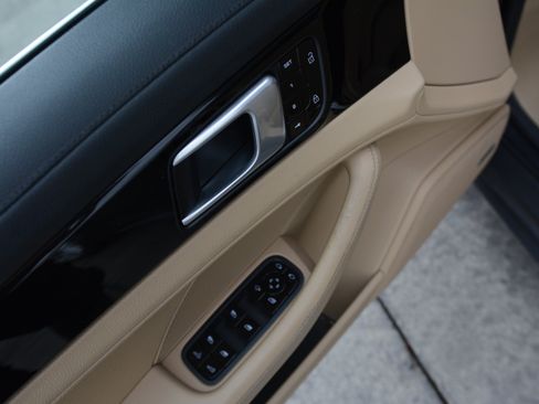 Certified 2019 Porsche Panamera 4 AWD/4WD image 23