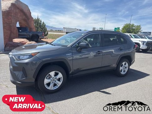 Used 2020 Toyota RAV4 LE w/ Carpet Mat Package AWD/4WD image 3
