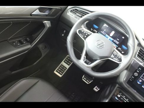 Used 2022 Volkswagen Tiguan SE R-Line AWD/4WD image 17