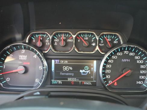 Used 2019 Chevrolet Suburban LT image 32