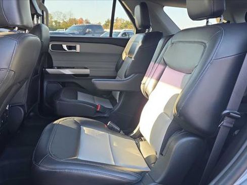 Used 2022 Ford Explorer XLT w/ Equipment Group 202A image 10