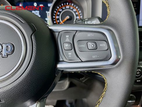 Used 2025 Jeep Wrangler Unlimited Sahara AWD/4WD image 17
