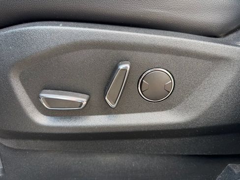 Used 2018 Ford Edge Titanium w/ Technology Package FWD image 7