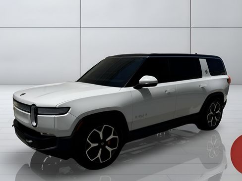 Used 2024 Rivian R1S Adventure AWD/4WD image 4