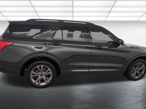 Used 2023 Ford Explorer XLT w/ Equipment Group 202A AWD/4WD image 8