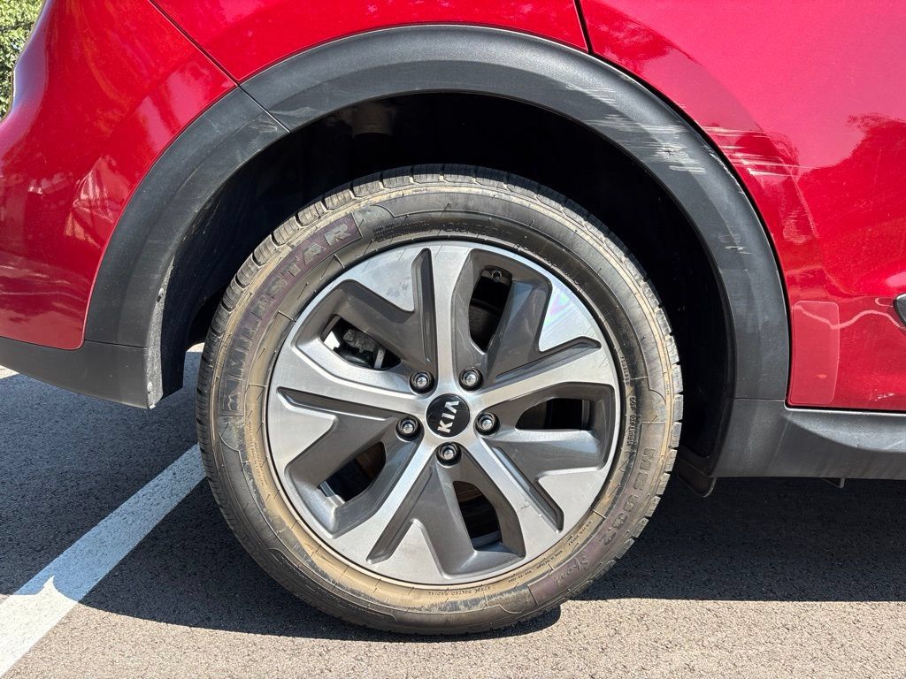 Used 2020 Kia Niro EX w/ Cold Weather Package FWD image 11