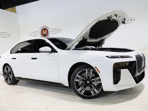 Used 2023 BMW 760i xDrive image 35