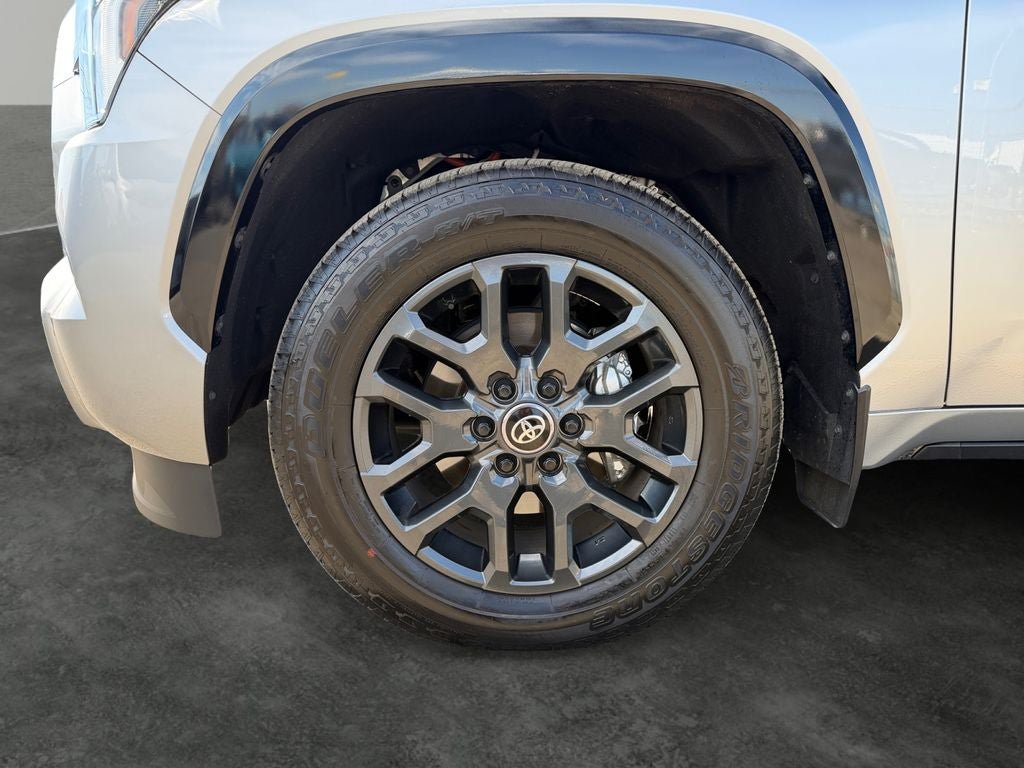 Used 2025 Toyota Sequoia Platinum AWD/4WD image 4
