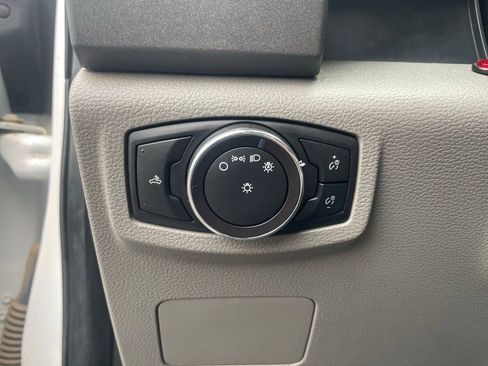 Used 2017 Ford F550 4x4 Regular Cab Super Duty image 11