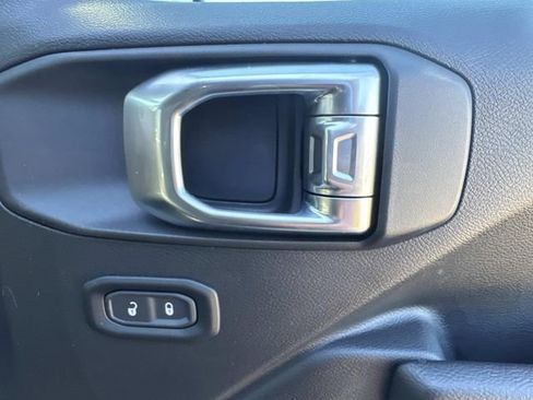 Used 2024 Jeep Wrangler Willys image 10