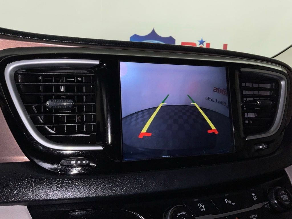 Used 2018 Chrysler Pacifica Touring-L Plus FWD image 23