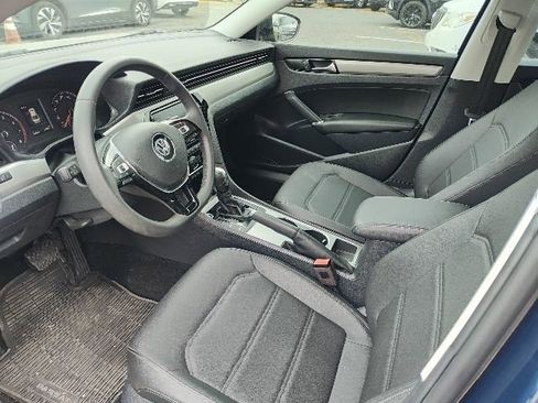 Used 2021 Volkswagen Passat 2.0T SE image 2