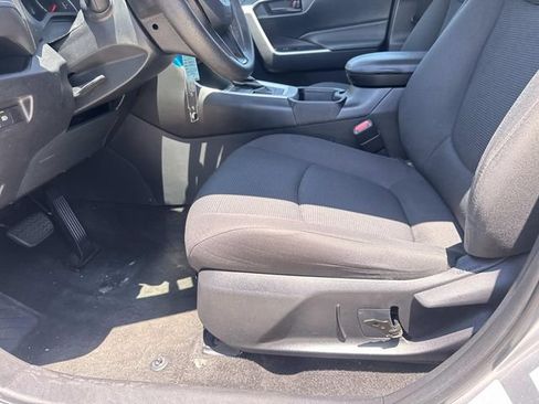 Used 2021 Toyota RAV4 LE AWD/4WD image 16