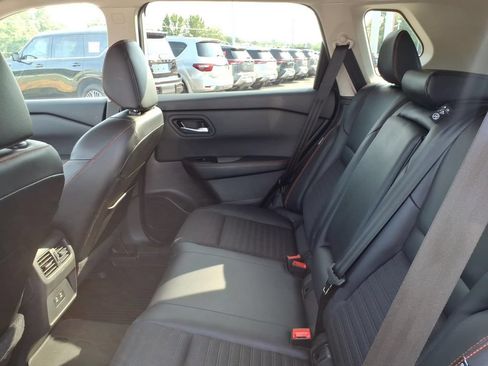 Certified 2025 Nissan Rogue SV AWD/4WD image 6