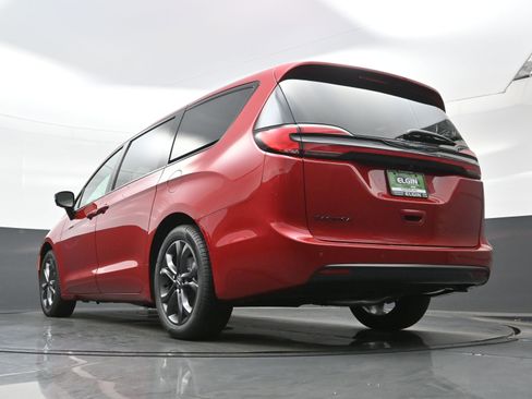 New 2026 Chrysler Pacifica Select image 14