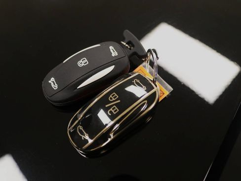 Used 2020 Tesla Model X image 52