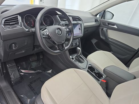 Used 2019 Volkswagen Tiguan SE w/ Panoramic Sunroof Package FWD image 16