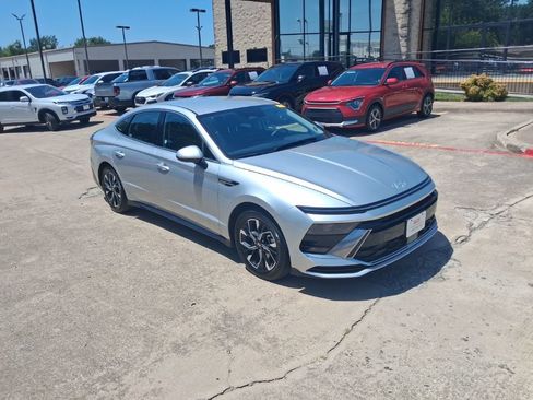 Used 2025 Hyundai Sonata SEL FWD image 6