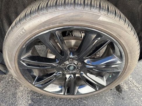 Used 2023 Land Rover Range Rover Velar R-Dynamic S image 6