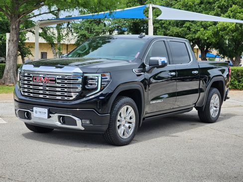 Used 2025 GMC Sierra 1500 Denali w/ Technology Package AWD/4WD image 2