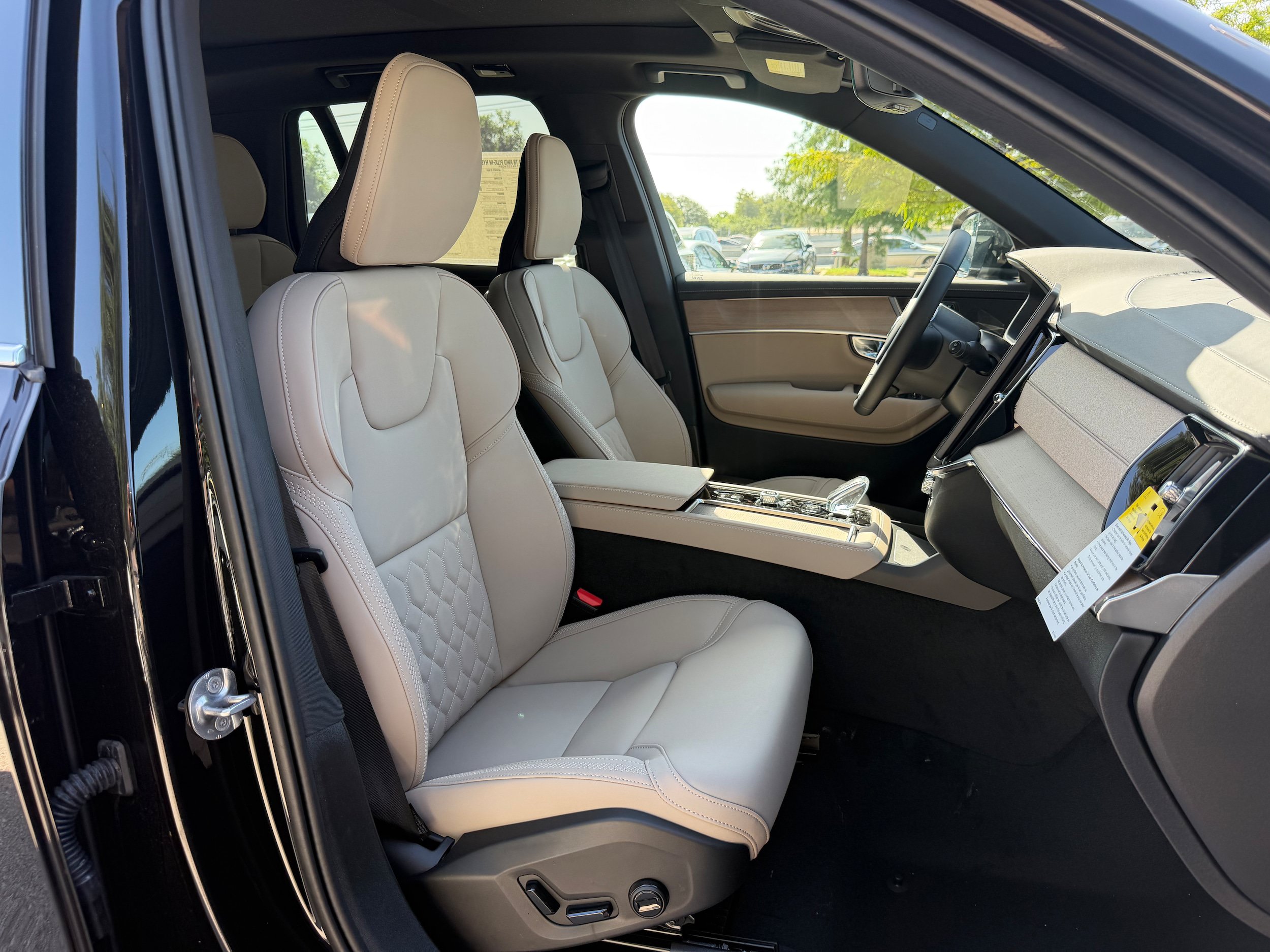 New 2026 Volvo XC90 T8 Plus w/ Protection Package AWD/4WD image 8