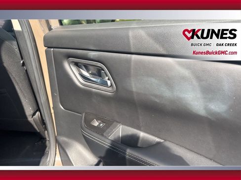 Used 2024 Nissan Rogue SV image 18