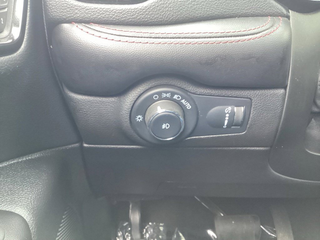 Used 2022 Dodge Durango R/T w/ Blacktop Package AWD/4WD image 31