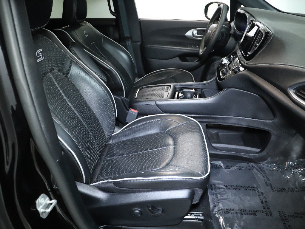 Used 2025 Chrysler Pacifica Limited FWD image 36