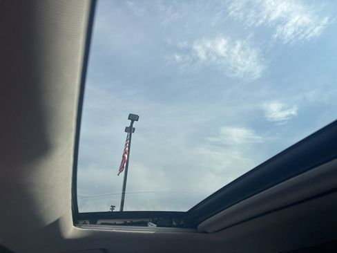 Used 2015 Toyota Highlander XLE AWD/4WD image 16