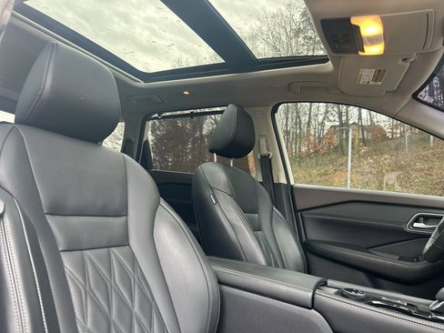 Used 2022 Nissan Rogue Platinum w/ Head-Up Display Package image 20