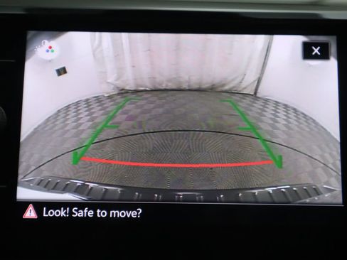 Certified 2024 Volkswagen Taos SE image 15