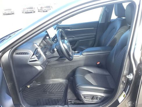 Used 2023 Toyota Camry SE image 12