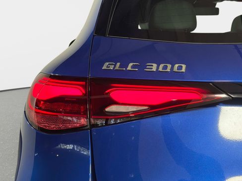 Used 2025 Mercedes-Benz GLC 300 4MATIC w/ AMG Line image 16