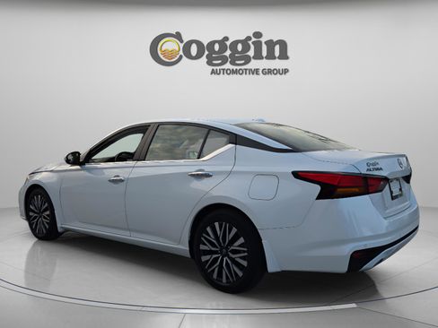 Certified 2024 Nissan Altima 2.5 SV w/ SV Premium Package image 3