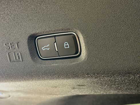 Used 2025 Ford Expedition Active AWD/4WD image 32