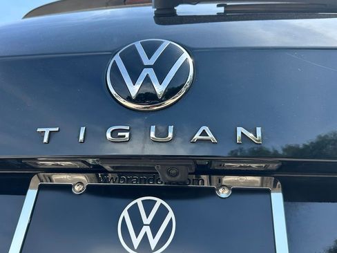 Used 2023 Volkswagen Tiguan SE w/ Panoramic Sunroof Package FWD image 40