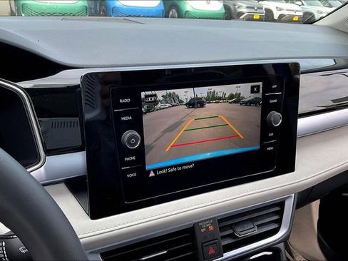 New 2025 Volkswagen Taos SE image 21