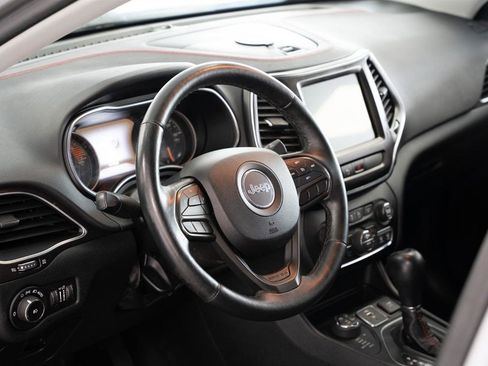 Used 2019 Jeep Cherokee Trailhawk w/ Cold Weather Group AWD/4WD image 14