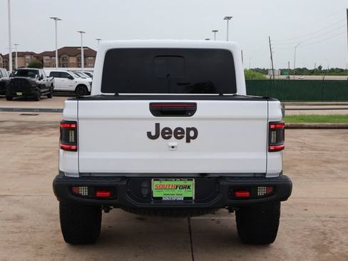 Used 2022 Jeep Gladiator Rubicon w/ Cold Weather Group AWD/4WD image 5
