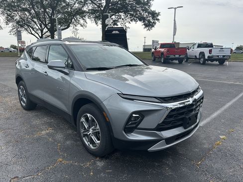 Used 2023 Chevrolet Blazer LT w/ Convenience Package AWD/4WD image 3