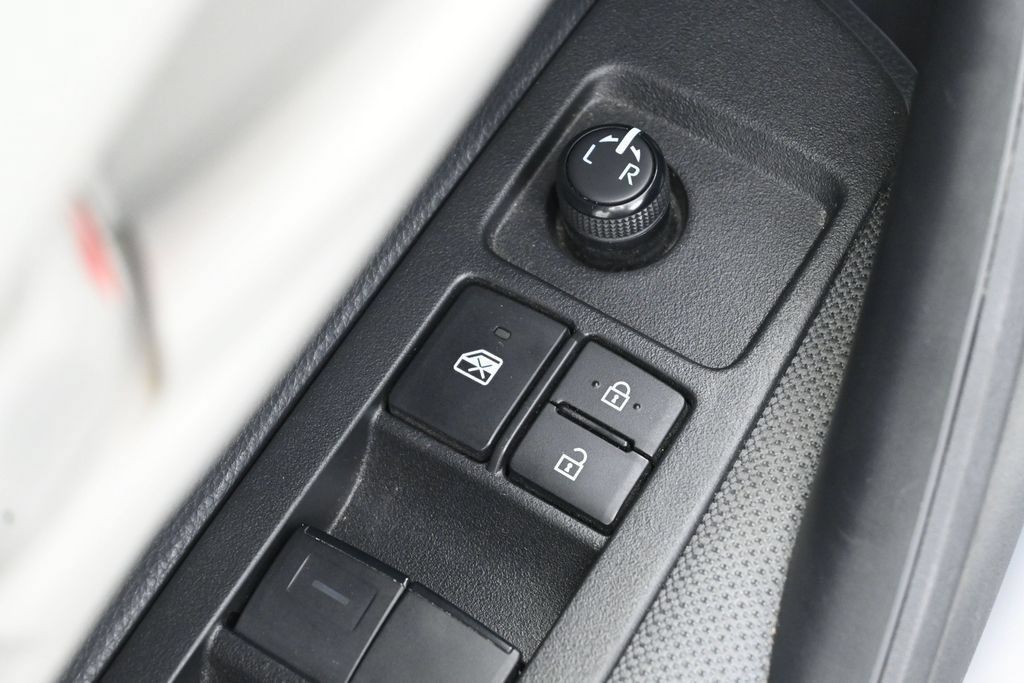Used 2024 Toyota Corolla LE w/ LE Convenience Package FWD image 11