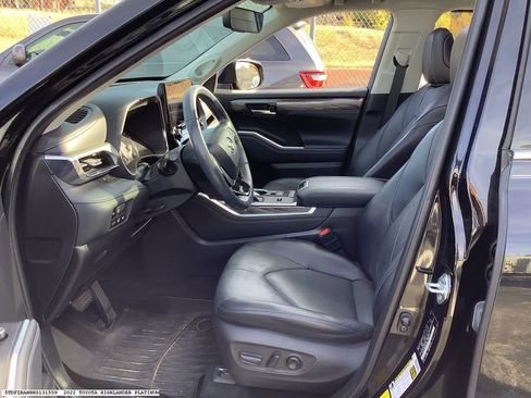 Used 2022 Toyota Highlander Platinum image 12