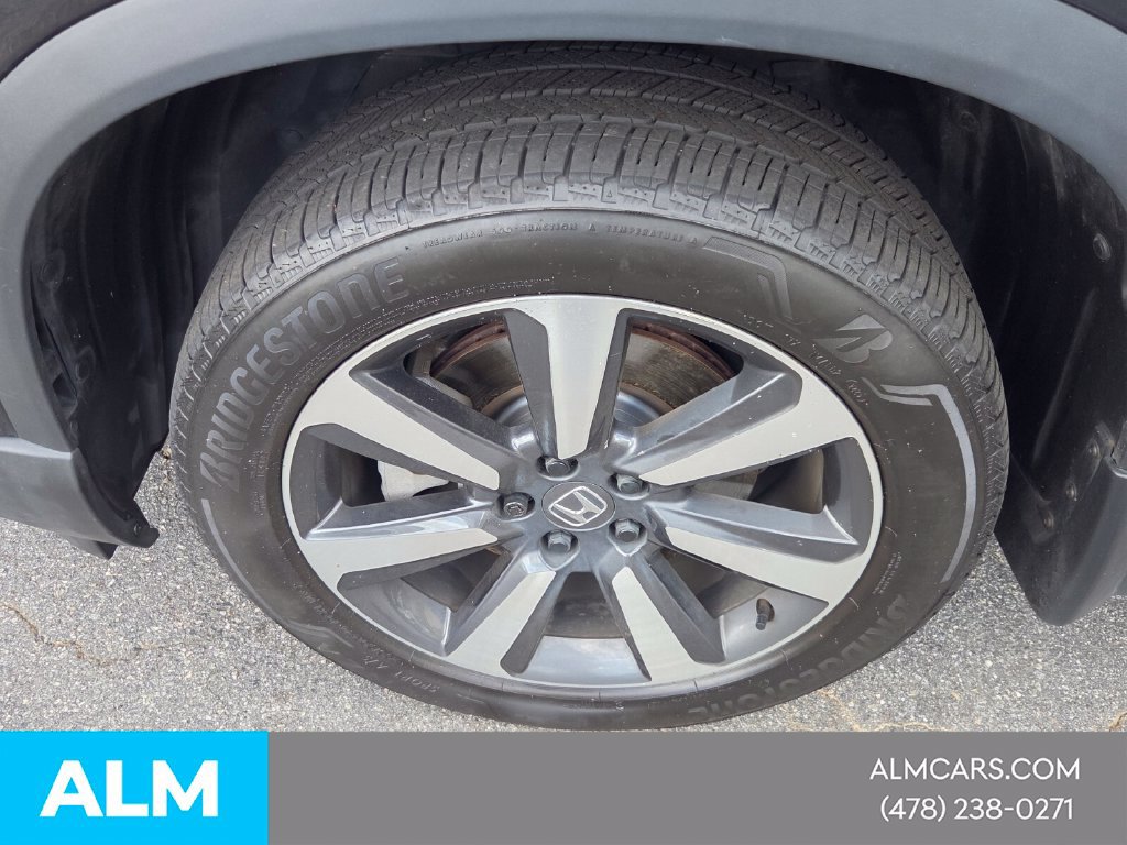 Used 2025 Honda Pilot Touring image 3