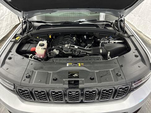 Used 2025 Jeep Grand Cherokee L Summit AWD/4WD image 8