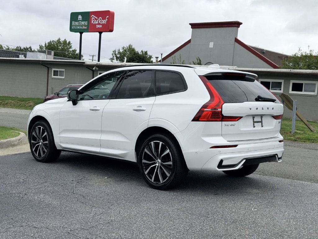 Used 2024 Volvo XC60 B5 Plus w/ Protection Package Premier AWD/4WD image 24