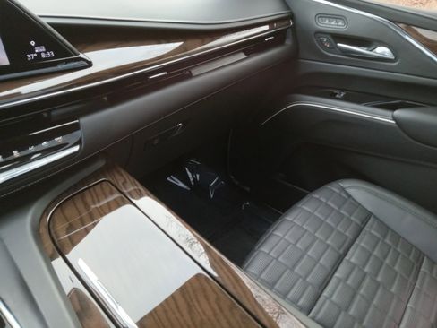 Used 2024 Cadillac Escalade Sport Platinum w/ LPO, ONYX Package image 18