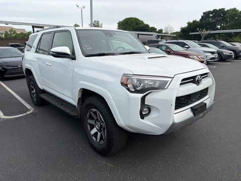 Used 2024 Toyota 4Runner TRD Off-Road Premium image 2