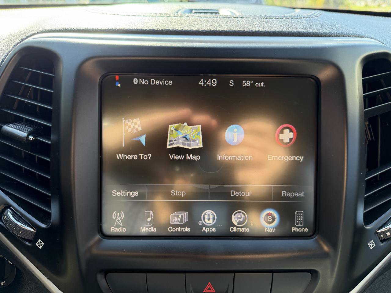 Used 2014 Jeep Cherokee Latitude w/ Cold Weather Group AWD/4WD image 38