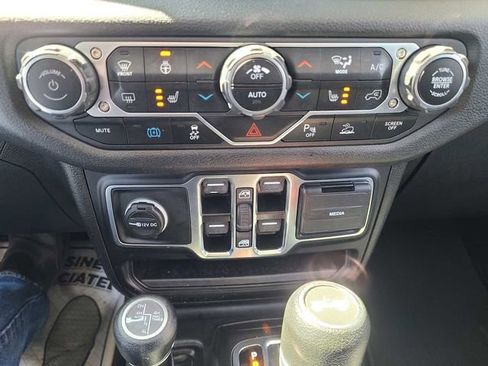 Used 2024 Jeep Wrangler Unlimited w/ Dual Top Group AWD/4WD image 31