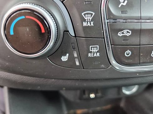 Used 2020 Chevrolet Traverse LT FWD image 17